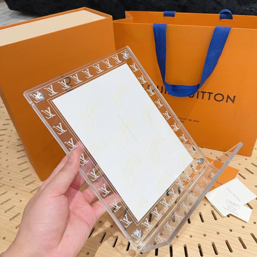 CUSTOM TRANSPARENT PICTURE FRAME