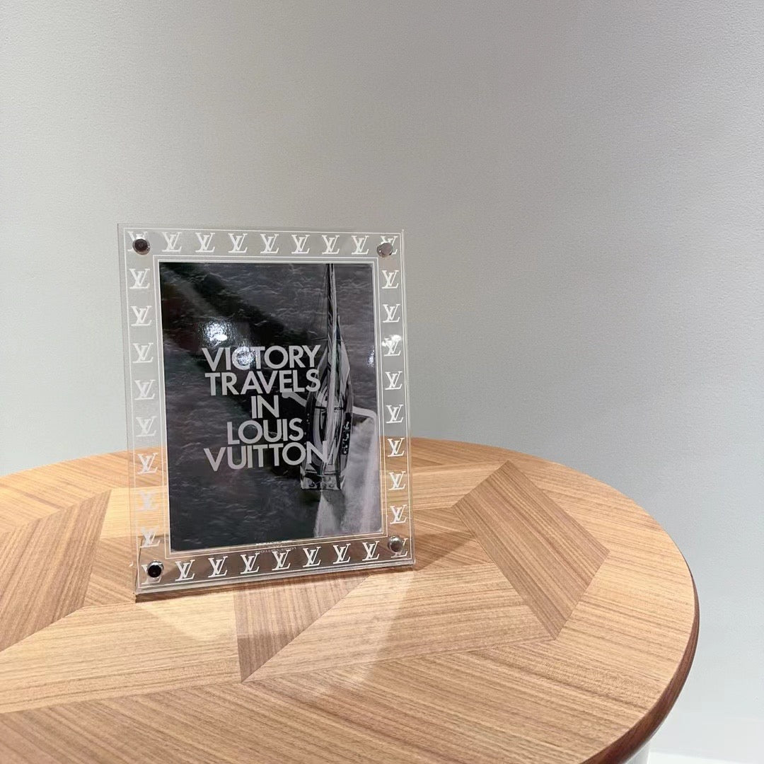 CUSTOM TRANSPARENT PICTURE FRAME