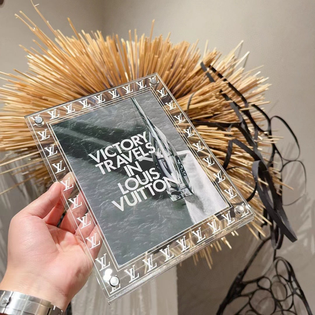 CUSTOM TRANSPARENT PICTURE FRAME