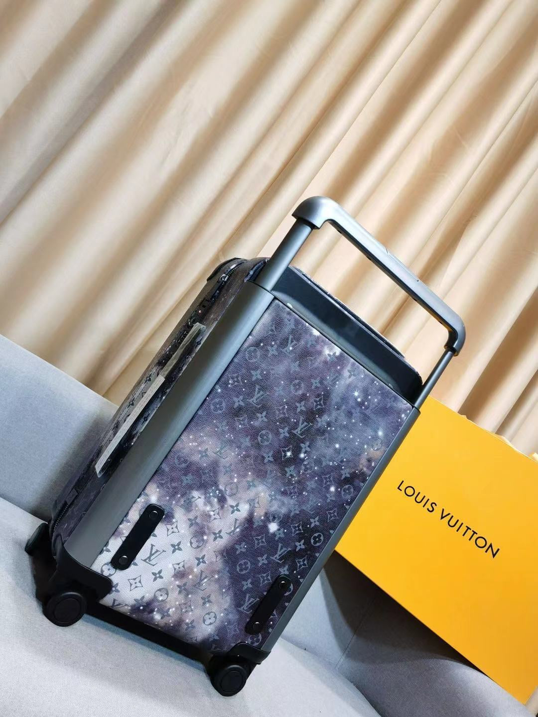 CUSTOM GALAXY CABIN 37L HORIZON 55 SUITCASE