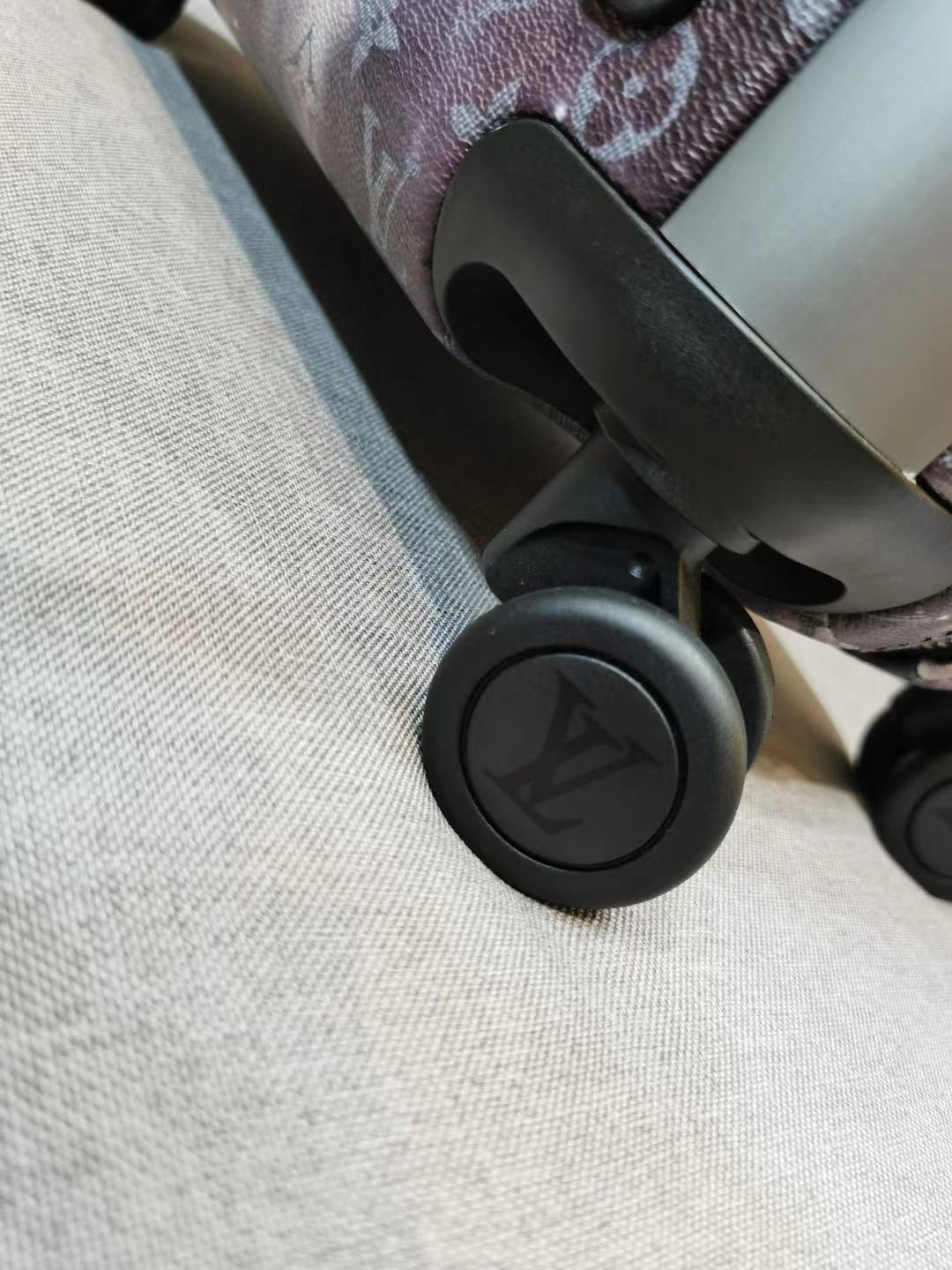 CUSTOM GALAXY CABIN 37L HORIZON 55 SUITCASE