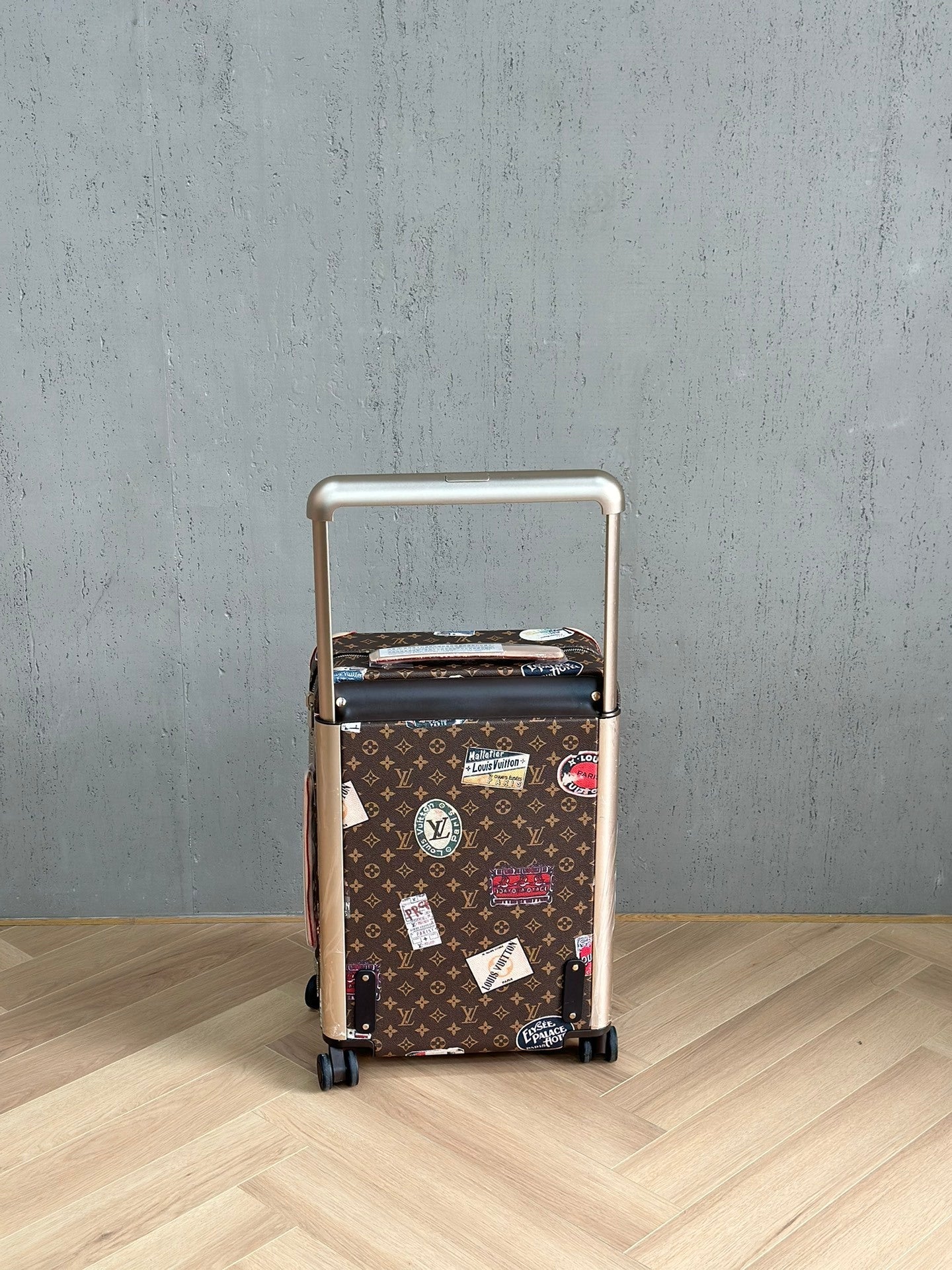 CUSTOM TRAVEL PATCHES CABIN 37L HORIZON 55 SUITCASE