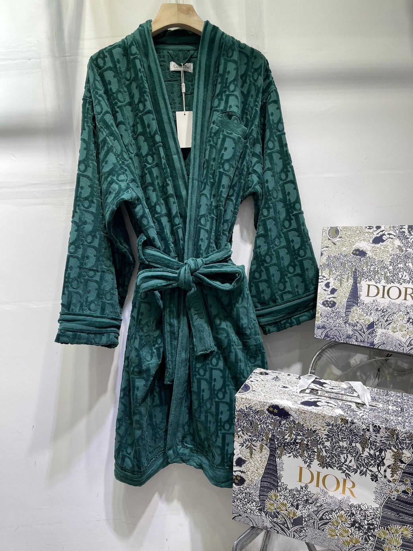 CHRISTIAN OBLIQUE BATH ROBE