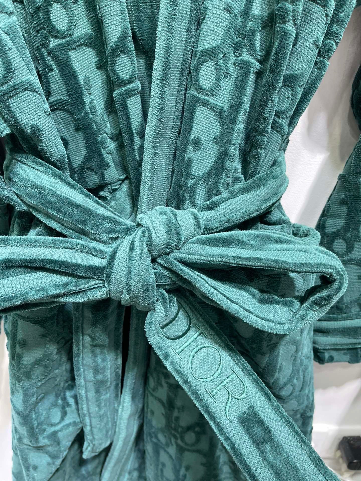 CHRISTIAN OBLIQUE BATH ROBE