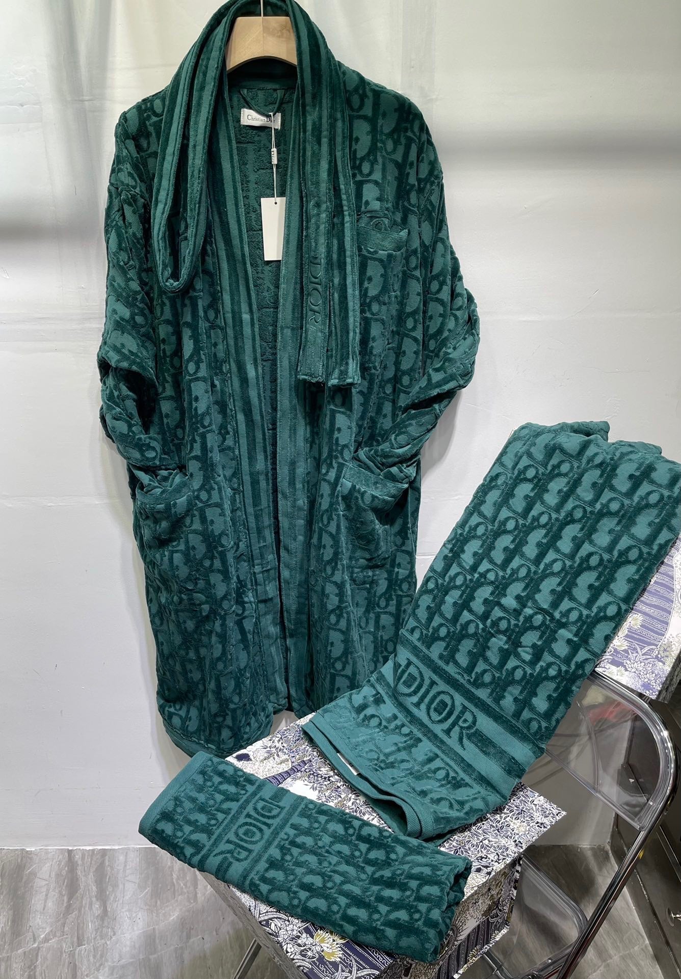 CHRISTIAN OBLIQUE BATH & FACE TOWEL SET