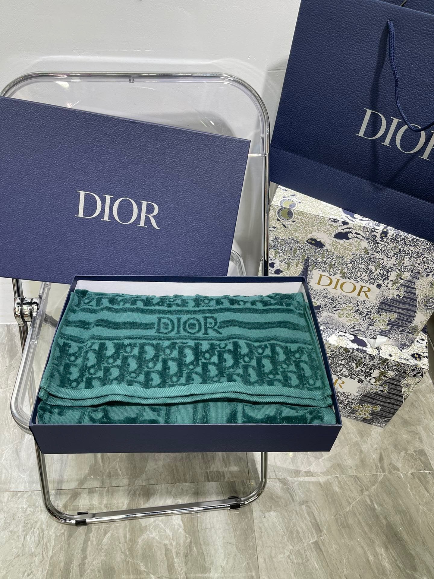 CHRISTIAN OBLIQUE BATH & FACE TOWEL SET
