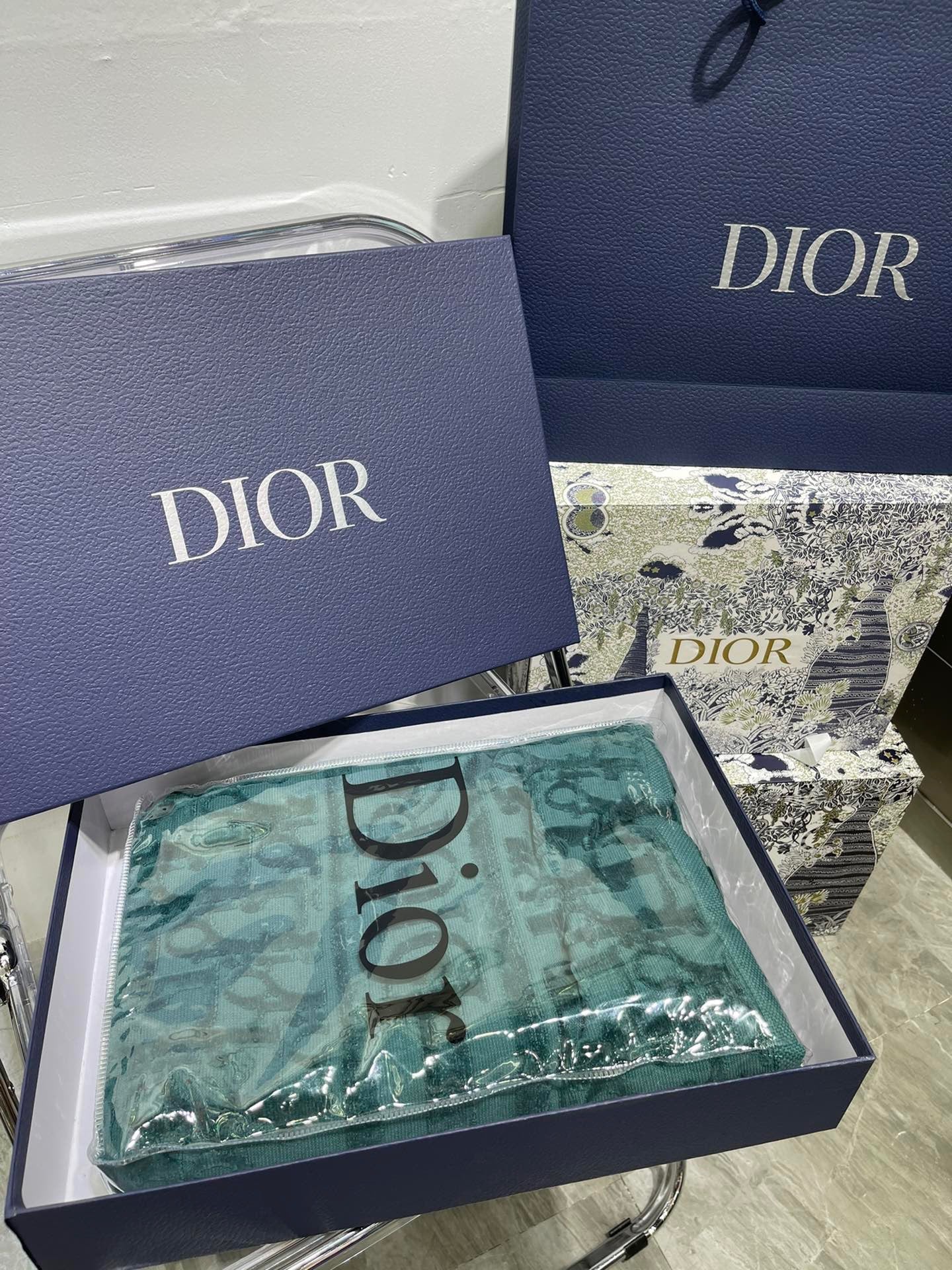 CHRISTIAN OBLIQUE BATH & FACE TOWEL SET