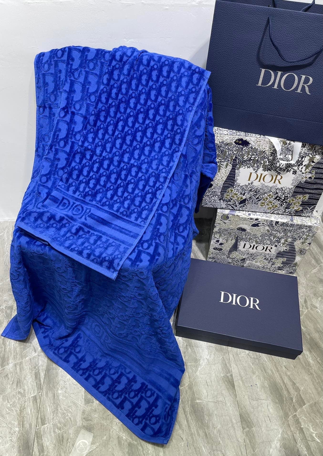 CHRISTIAN OBLIQUE BATH & FACE TOWEL SET