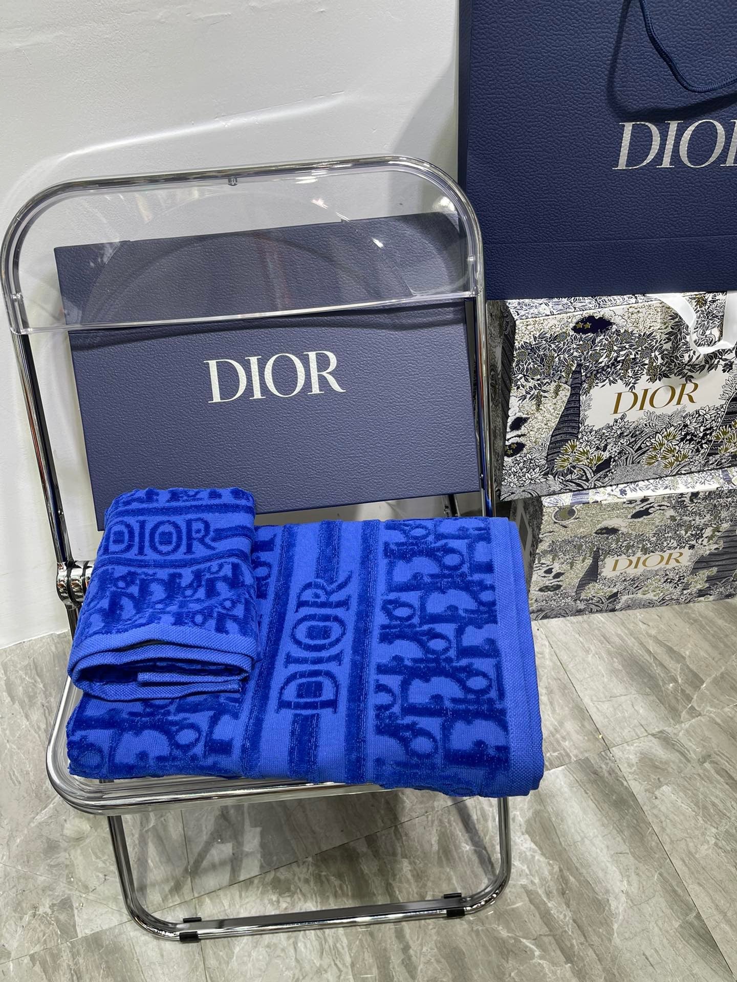 CHRISTIAN OBLIQUE BATH & FACE TOWEL SET