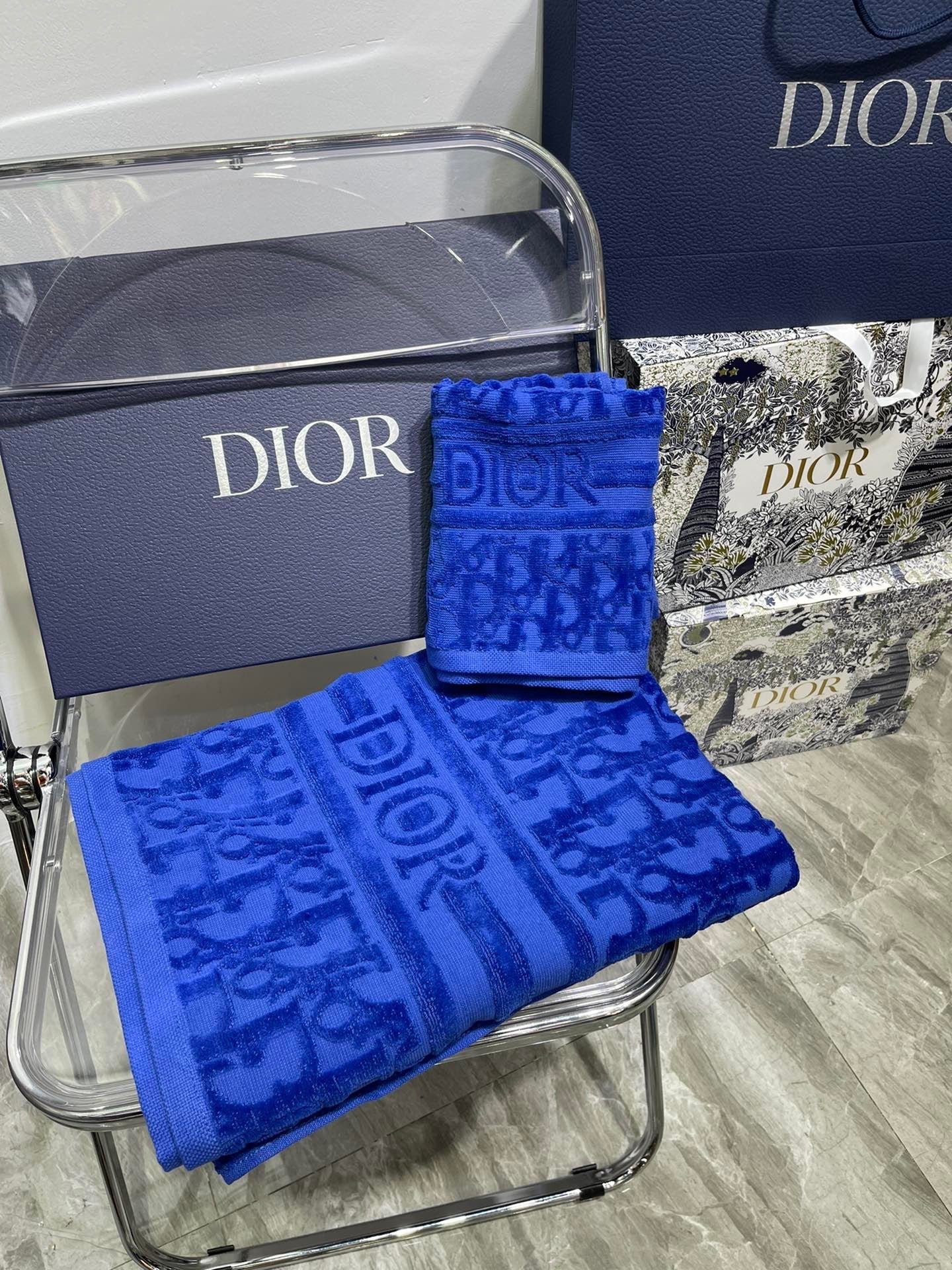 CHRISTIAN OBLIQUE BATH & FACE TOWEL SET