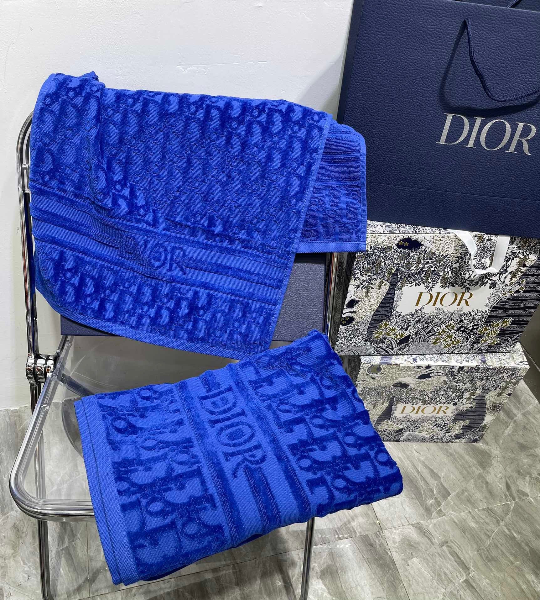 CHRISTIAN OBLIQUE BATH & FACE TOWEL SET
