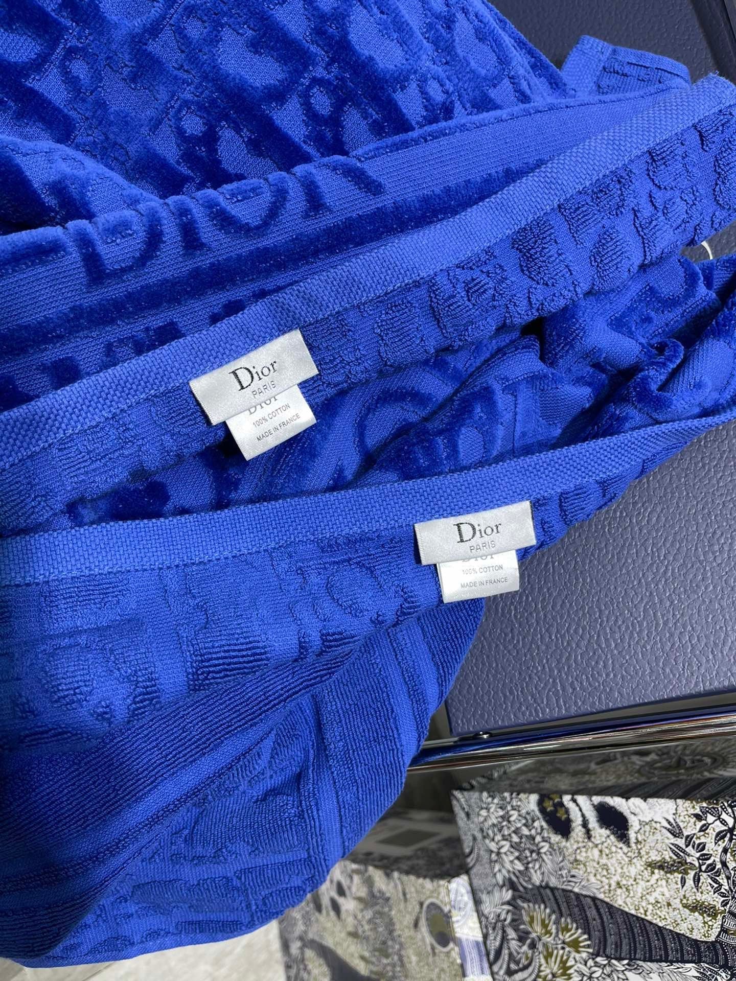 CHRISTIAN OBLIQUE BATH & FACE TOWEL SET