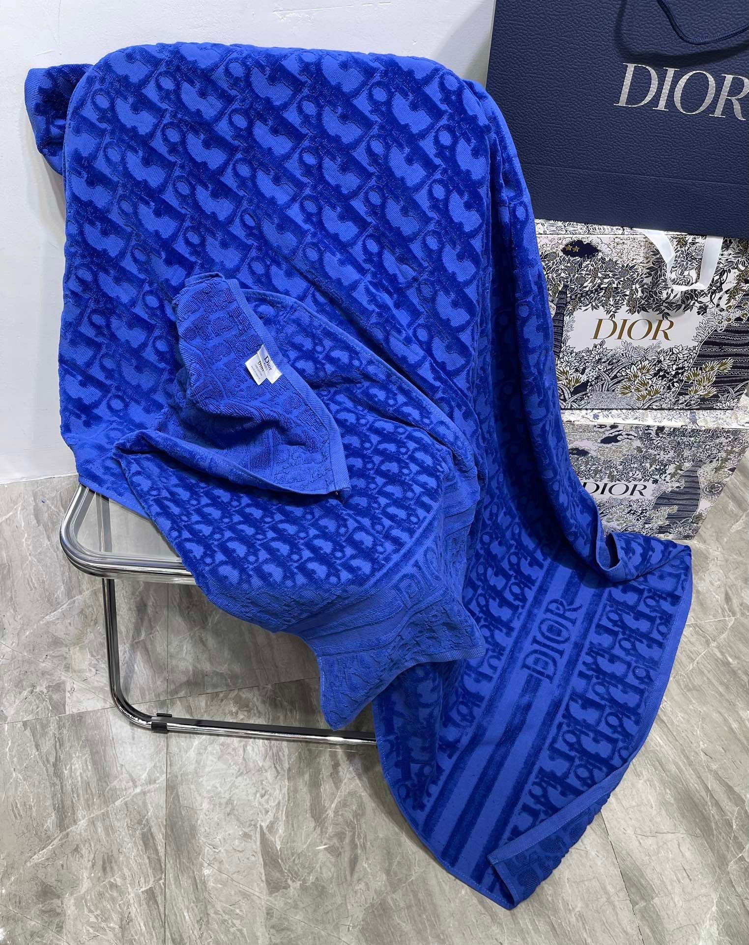CHRISTIAN OBLIQUE BATH & FACE TOWEL SET