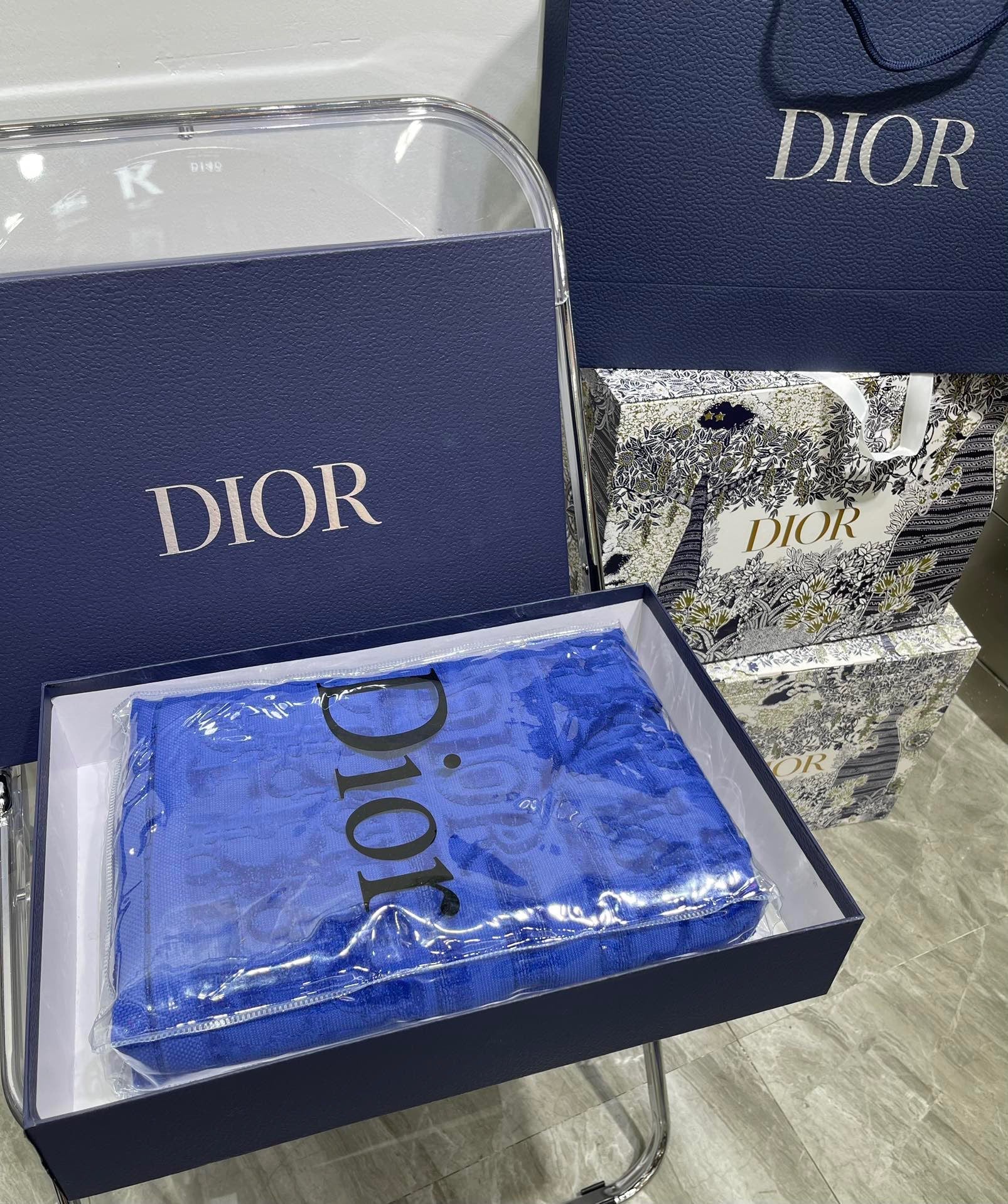 CHRISTIAN OBLIQUE BATH & FACE TOWEL SET