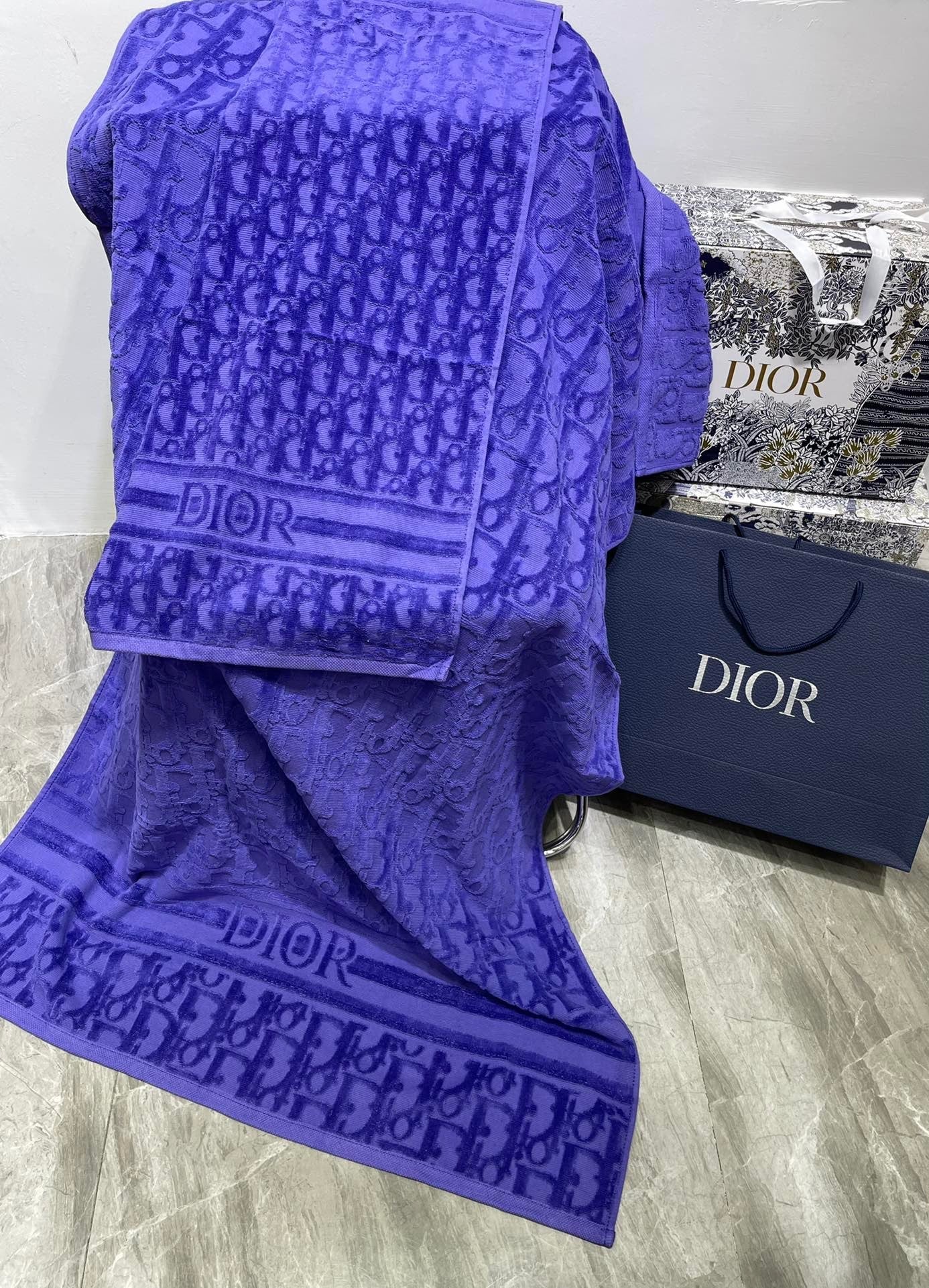 CHRISTIAN OBLIQUE BATH & FACE TOWEL SET