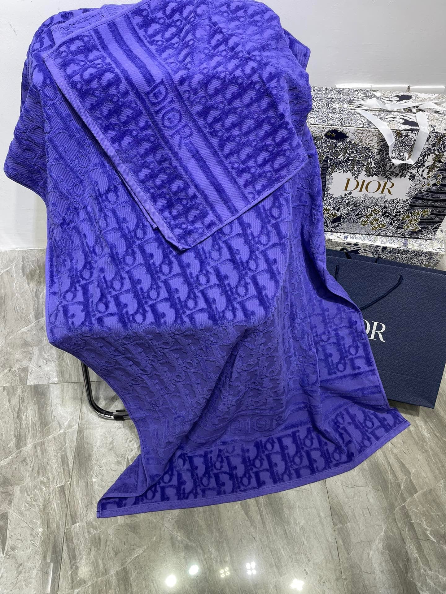 CHRISTIAN OBLIQUE BATH & FACE TOWEL SET