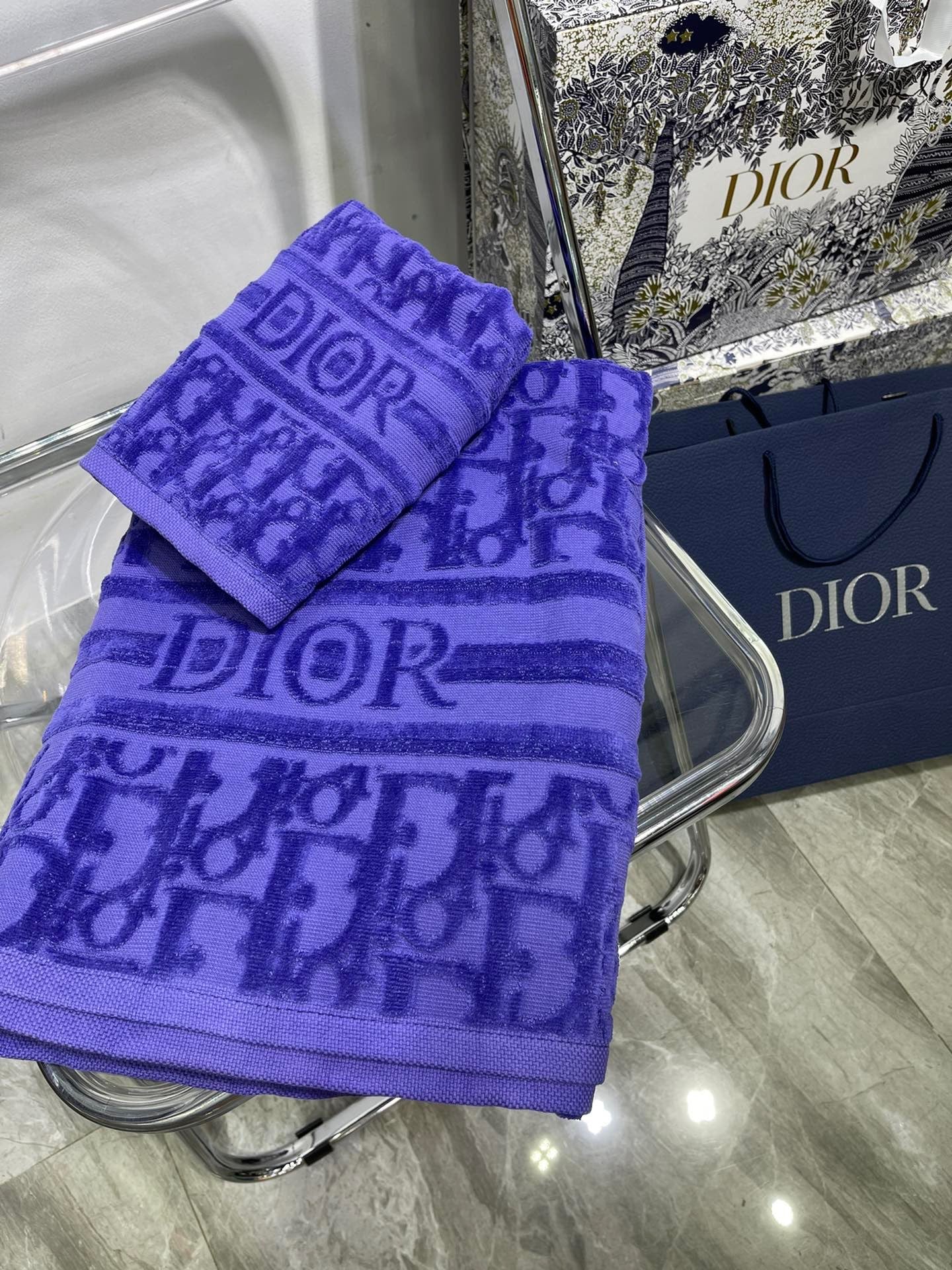 CHRISTIAN OBLIQUE BATH & FACE TOWEL SET