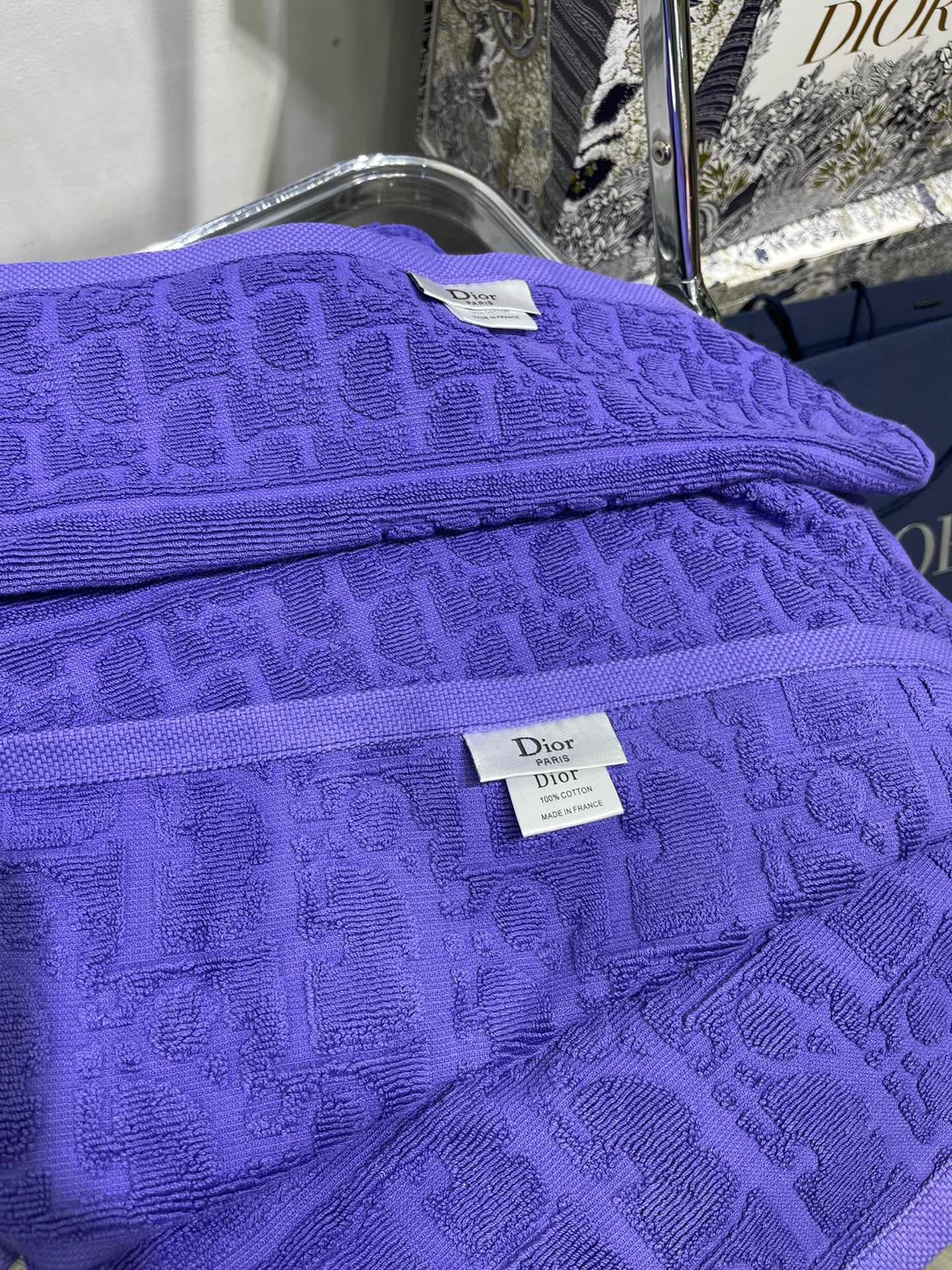 CHRISTIAN OBLIQUE BATH & FACE TOWEL SET