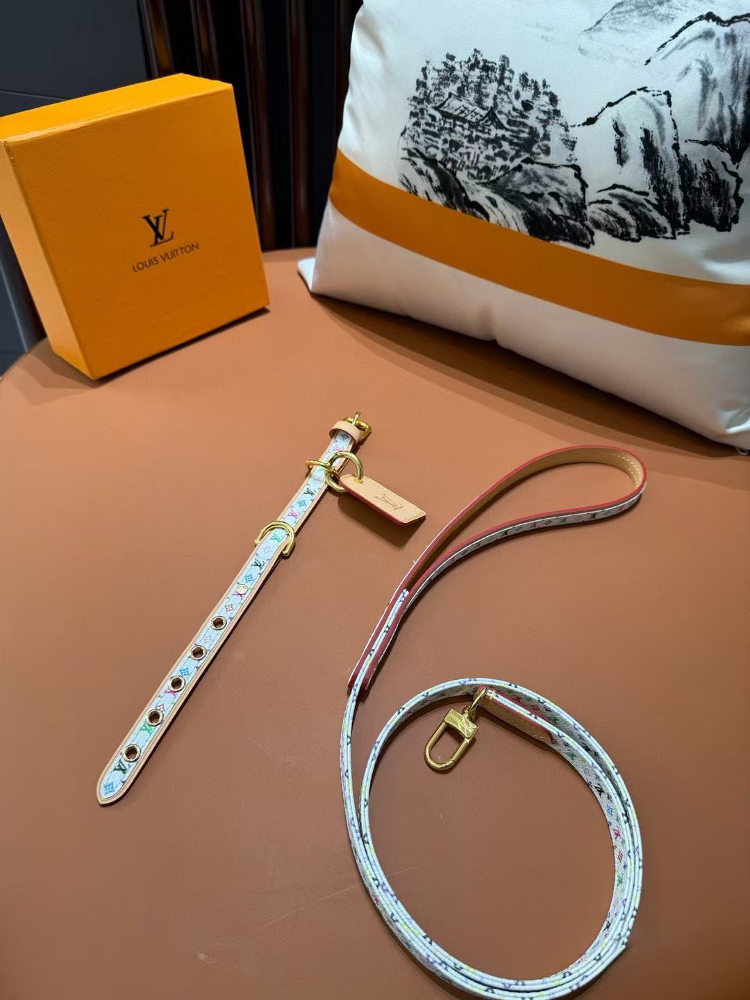 LV DOG COLLAR AND LEASH (WHITE MURAKAMI)