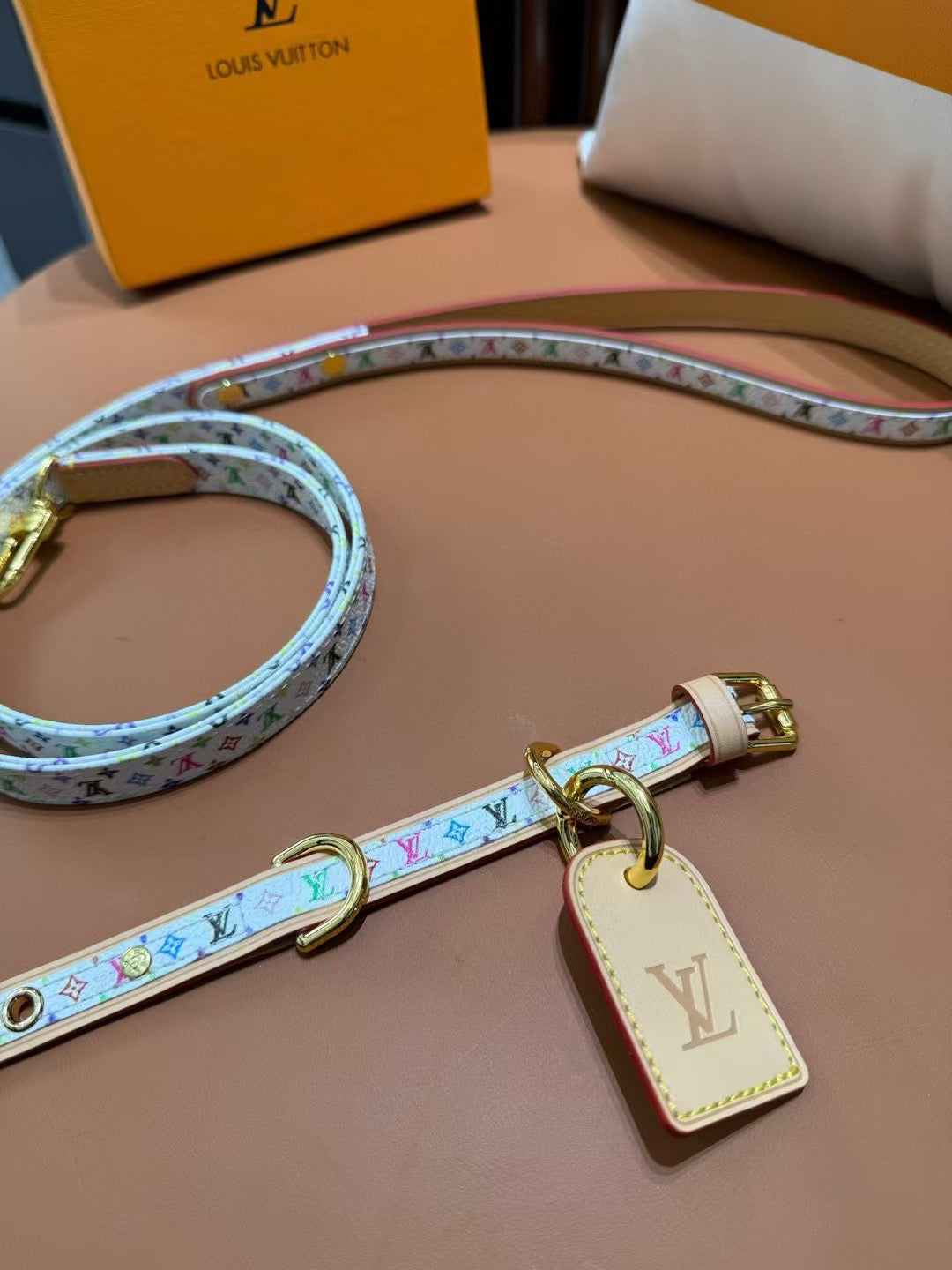 LV DOG COLLAR AND LEASH (WHITE MURAKAMI)