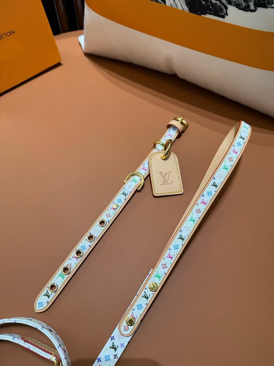 LV DOG COLLAR AND LEASH (WHITE MURAKAMI)