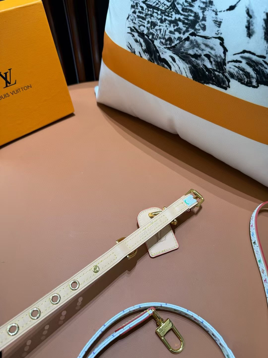 LV DOG COLLAR AND LEASH (WHITE MURAKAMI)