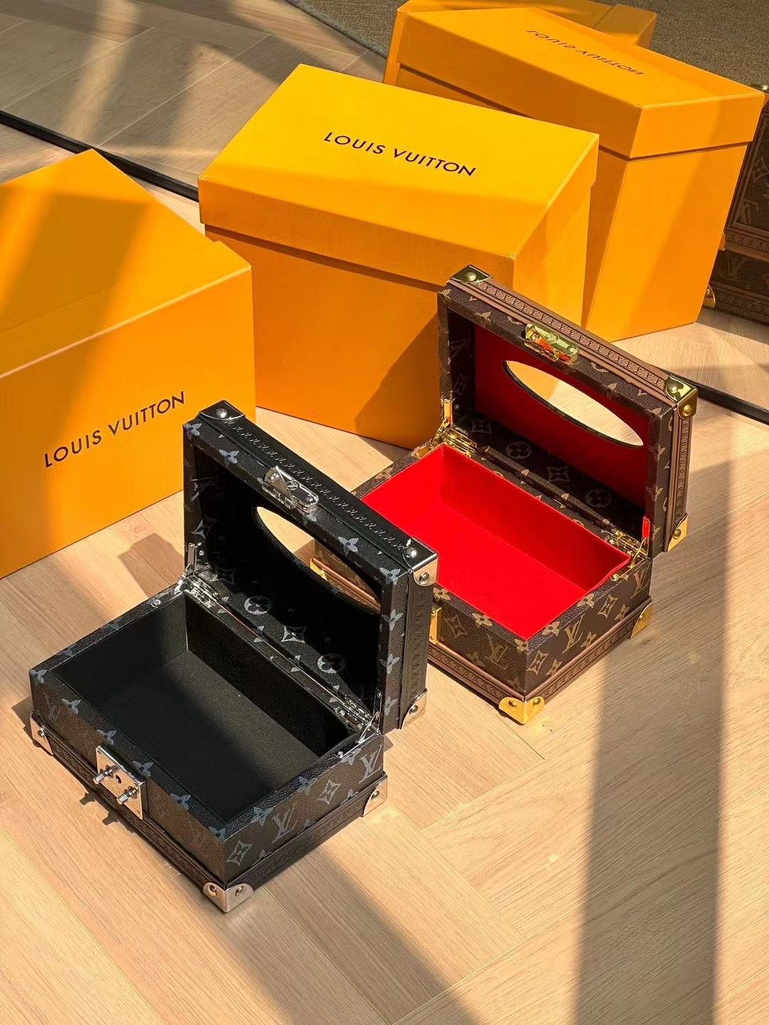 LV TISSUE BOX COVER