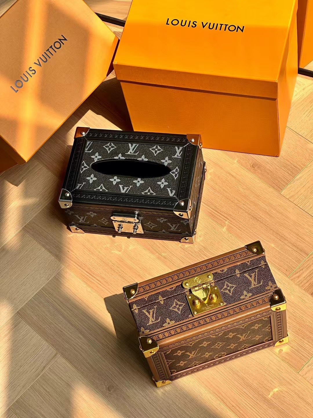 LV TISSUE BOX COVER
