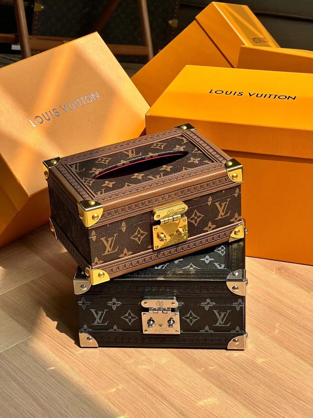 LV TISSUE BOX COVER