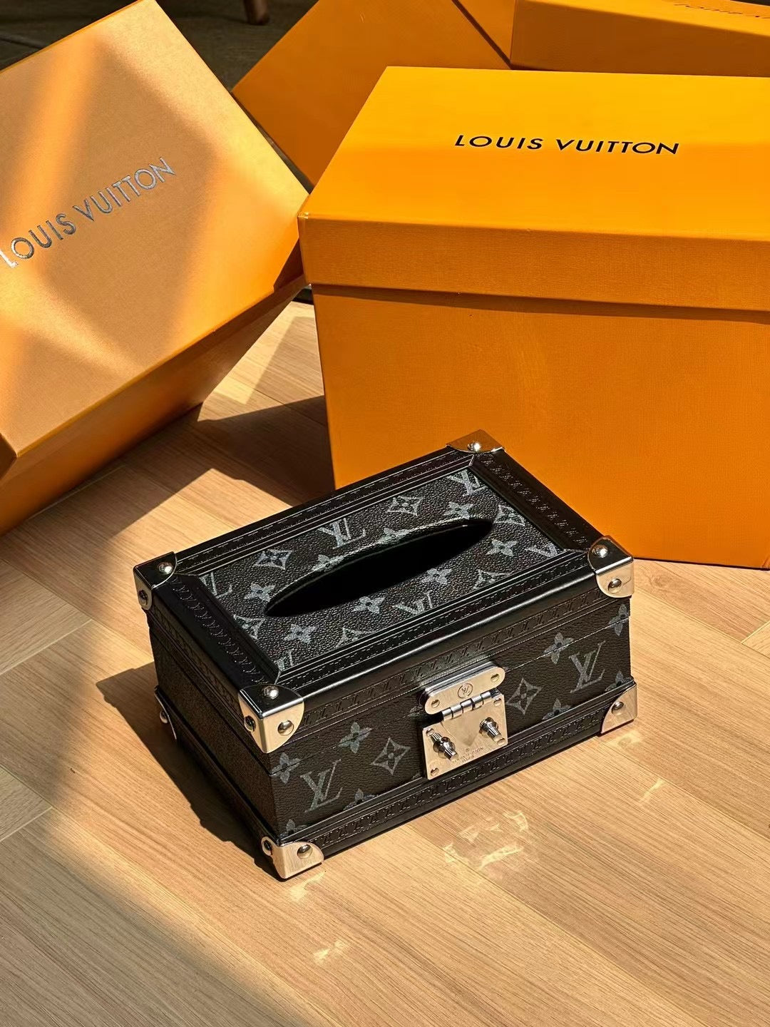 LV TISSUE BOX COVER