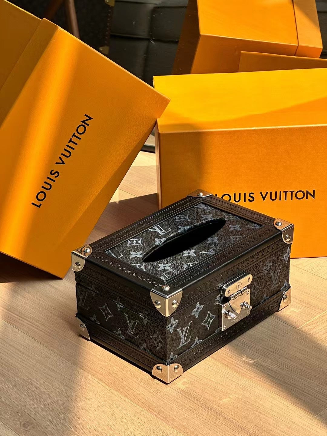 LV TISSUE BOX COVER
