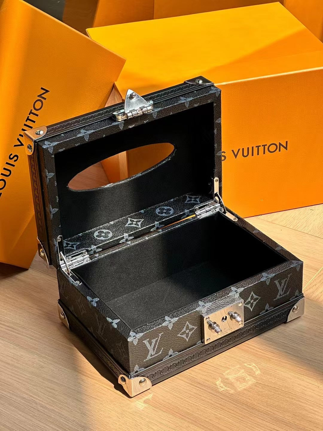 LV TISSUE BOX COVER