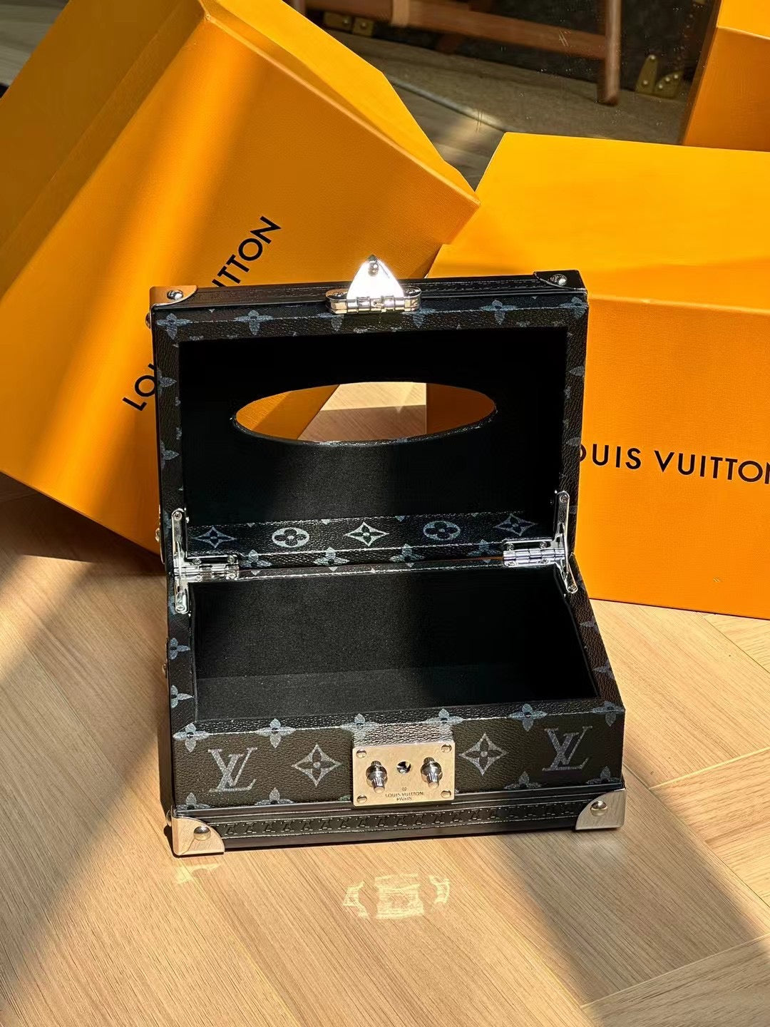 LV TISSUE BOX COVER