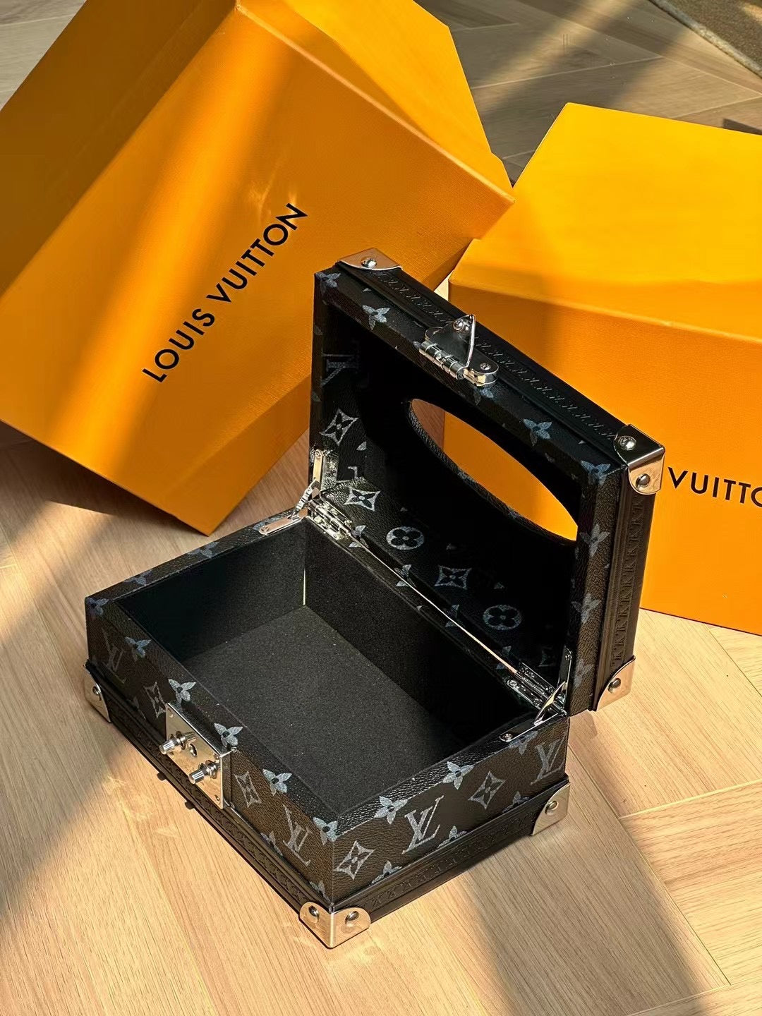 LV TISSUE BOX COVER