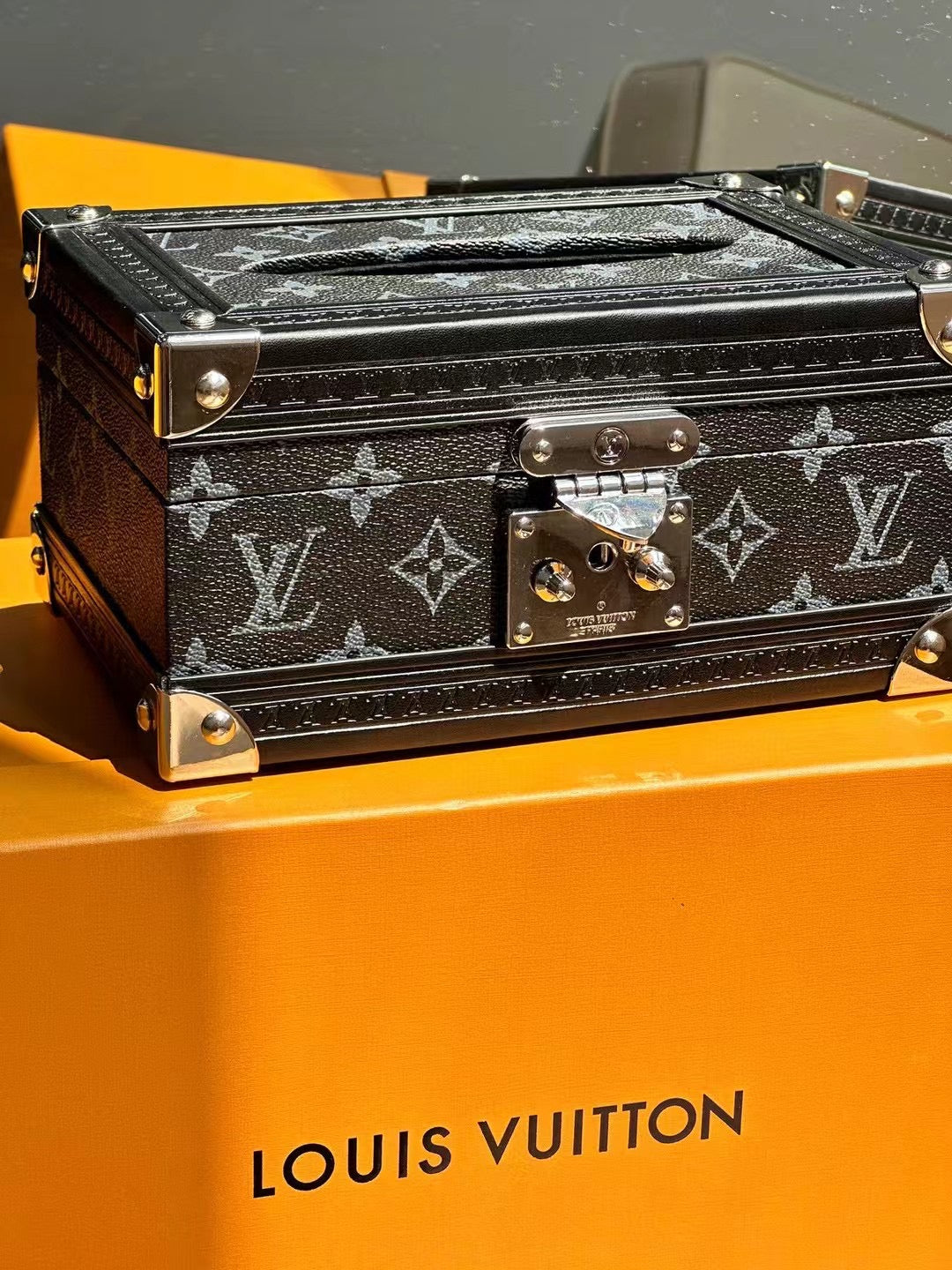LV TISSUE BOX COVER