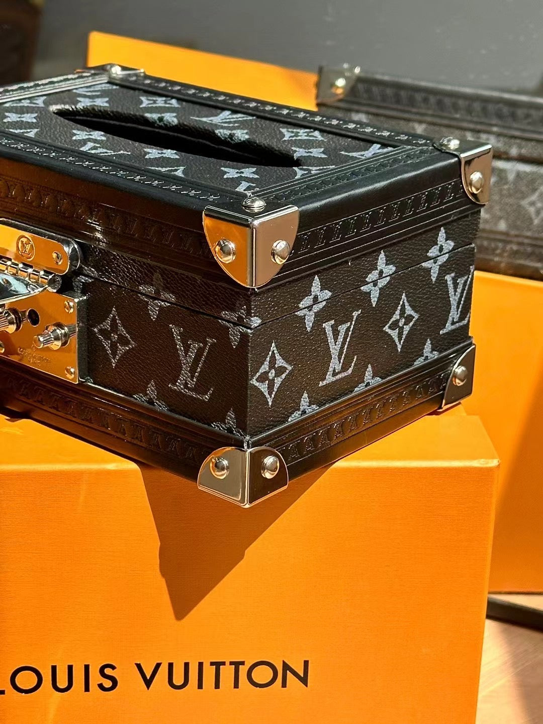 LV TISSUE BOX COVER