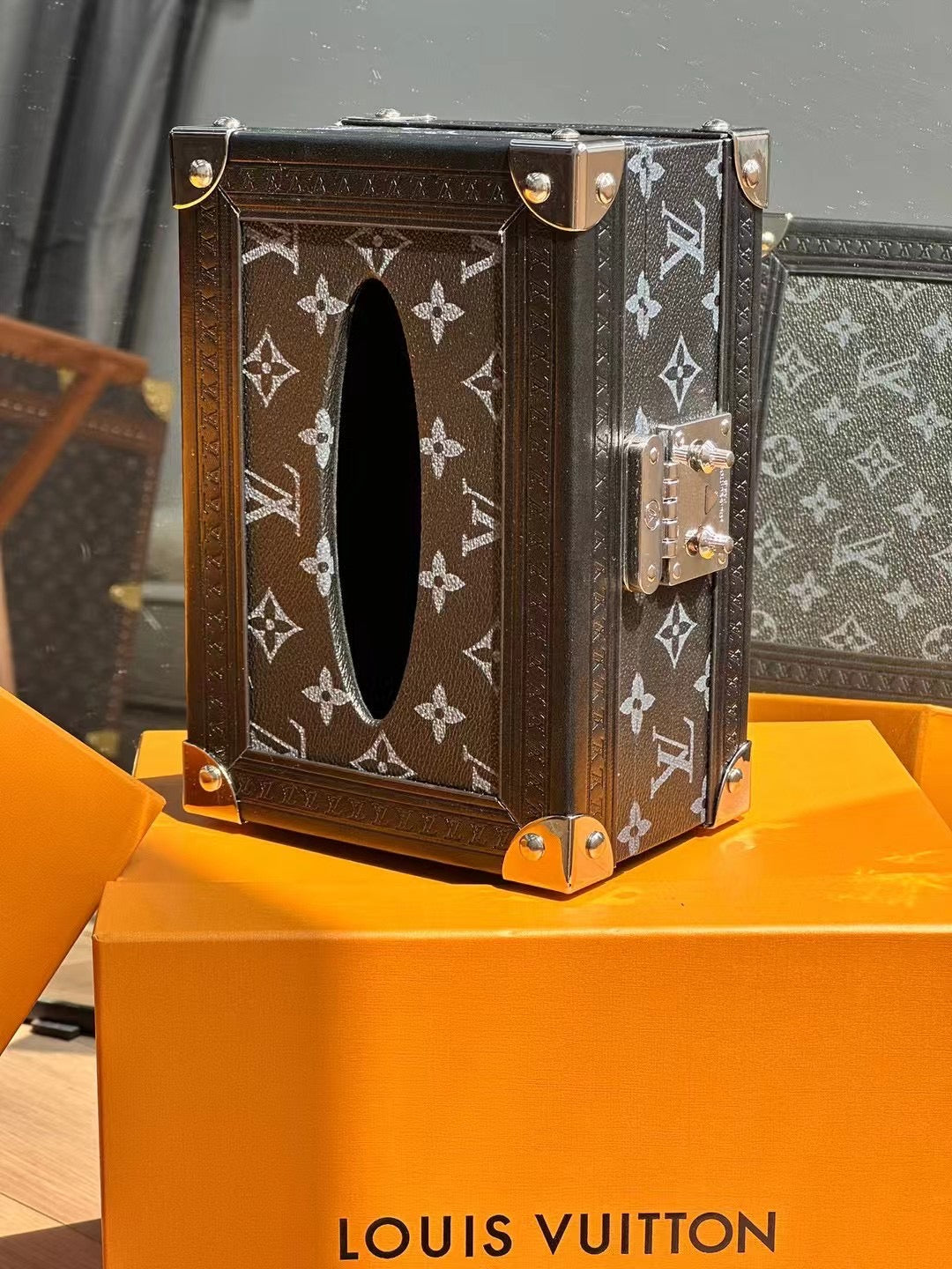 LV TISSUE BOX COVER