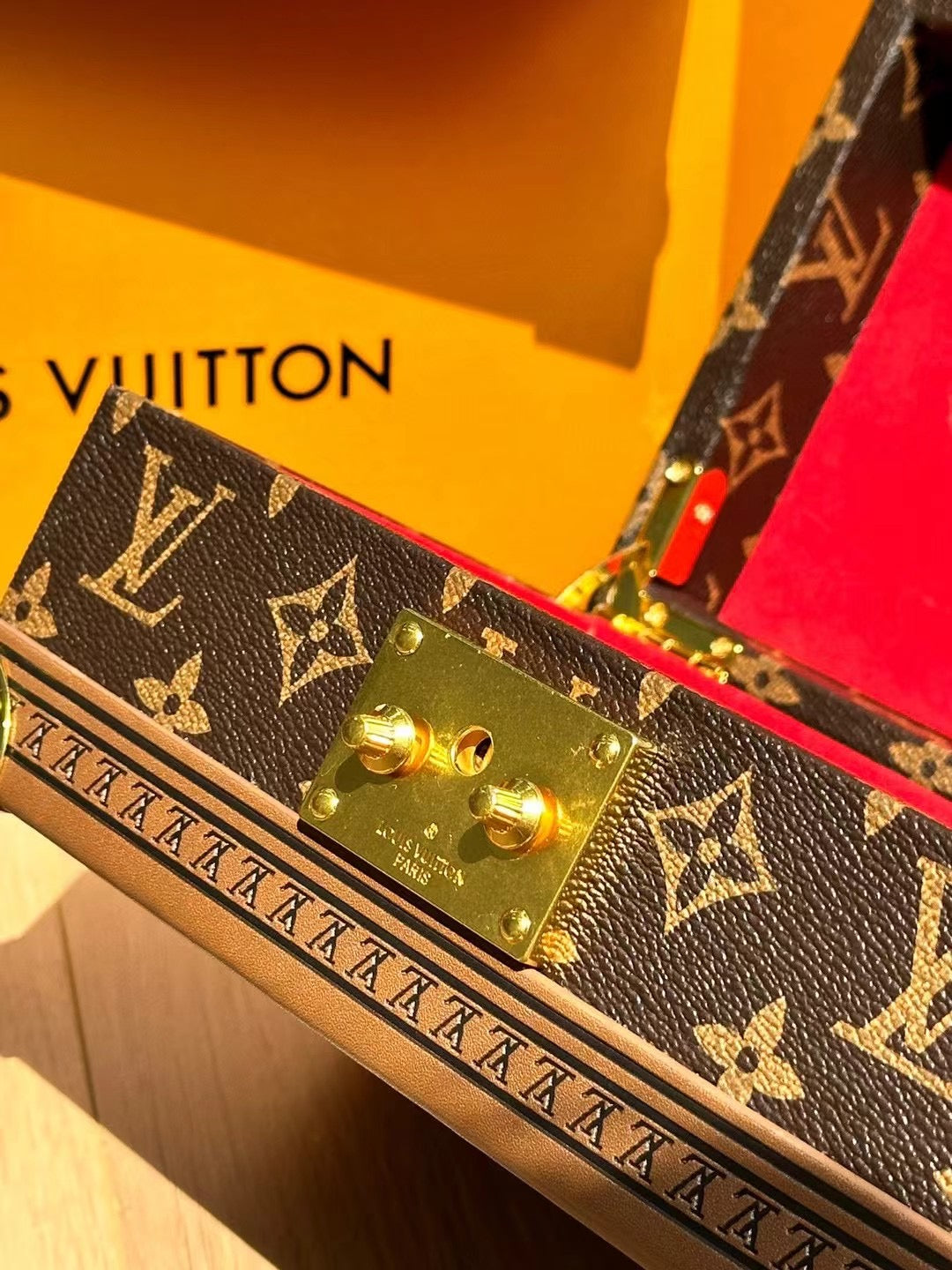 LV TISSUE BOX COVER