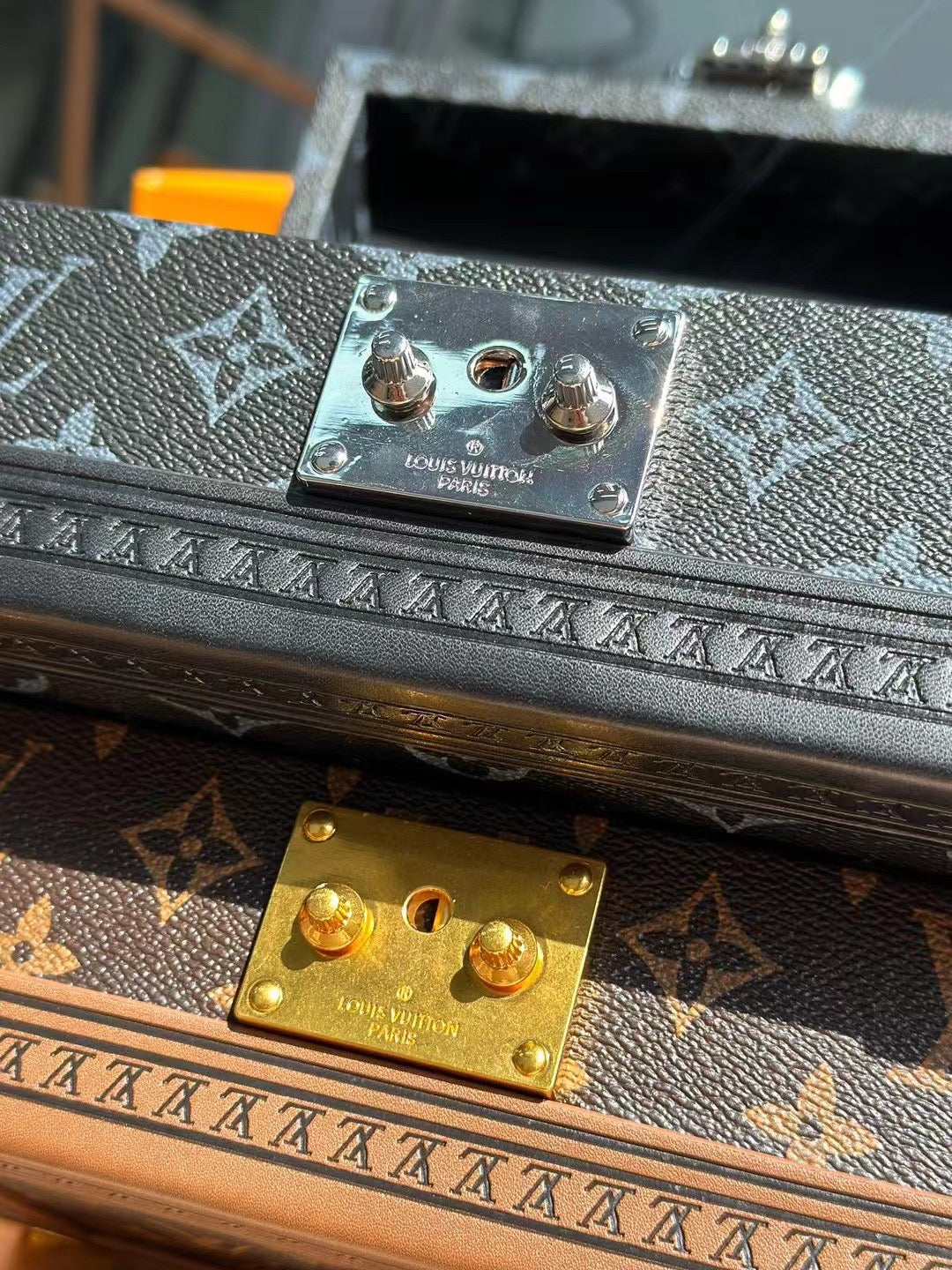 LV TISSUE BOX COVER