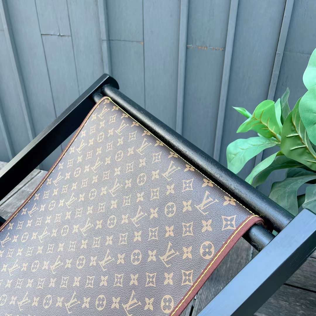 LV BEACH LOUNGE CHAIR