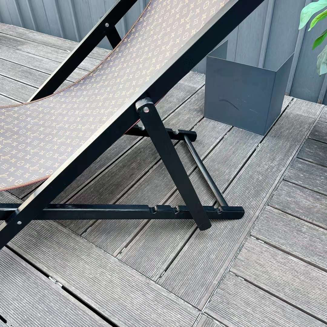 LV BEACH LOUNGE CHAIR