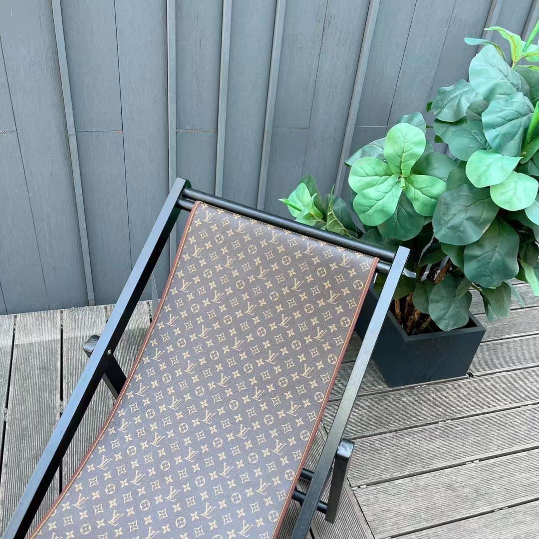 LV BEACH LOUNGE CHAIR