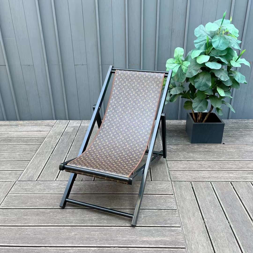 LV BEACH LOUNGE CHAIR
