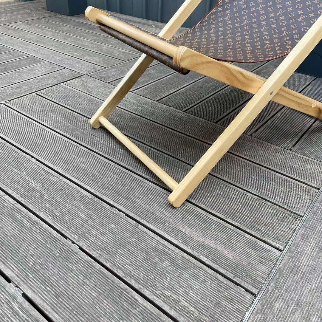 LV BEACH LOUNGE CHAIR