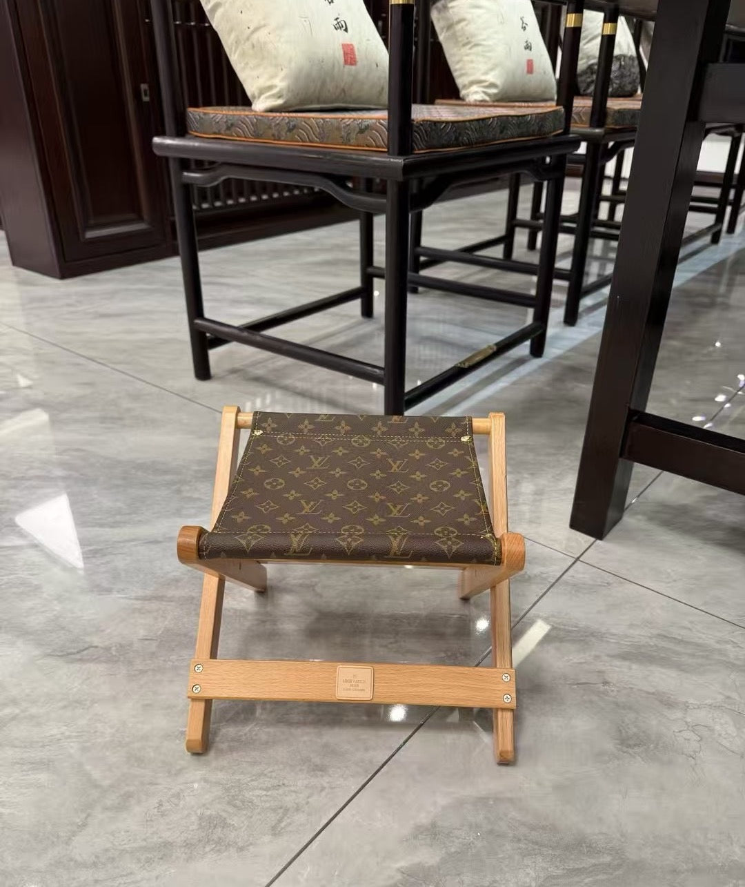 CUSTOM LV BARBECUE STOOL