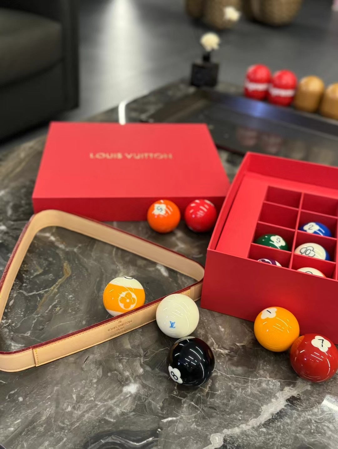 LV POOL TABLE SET