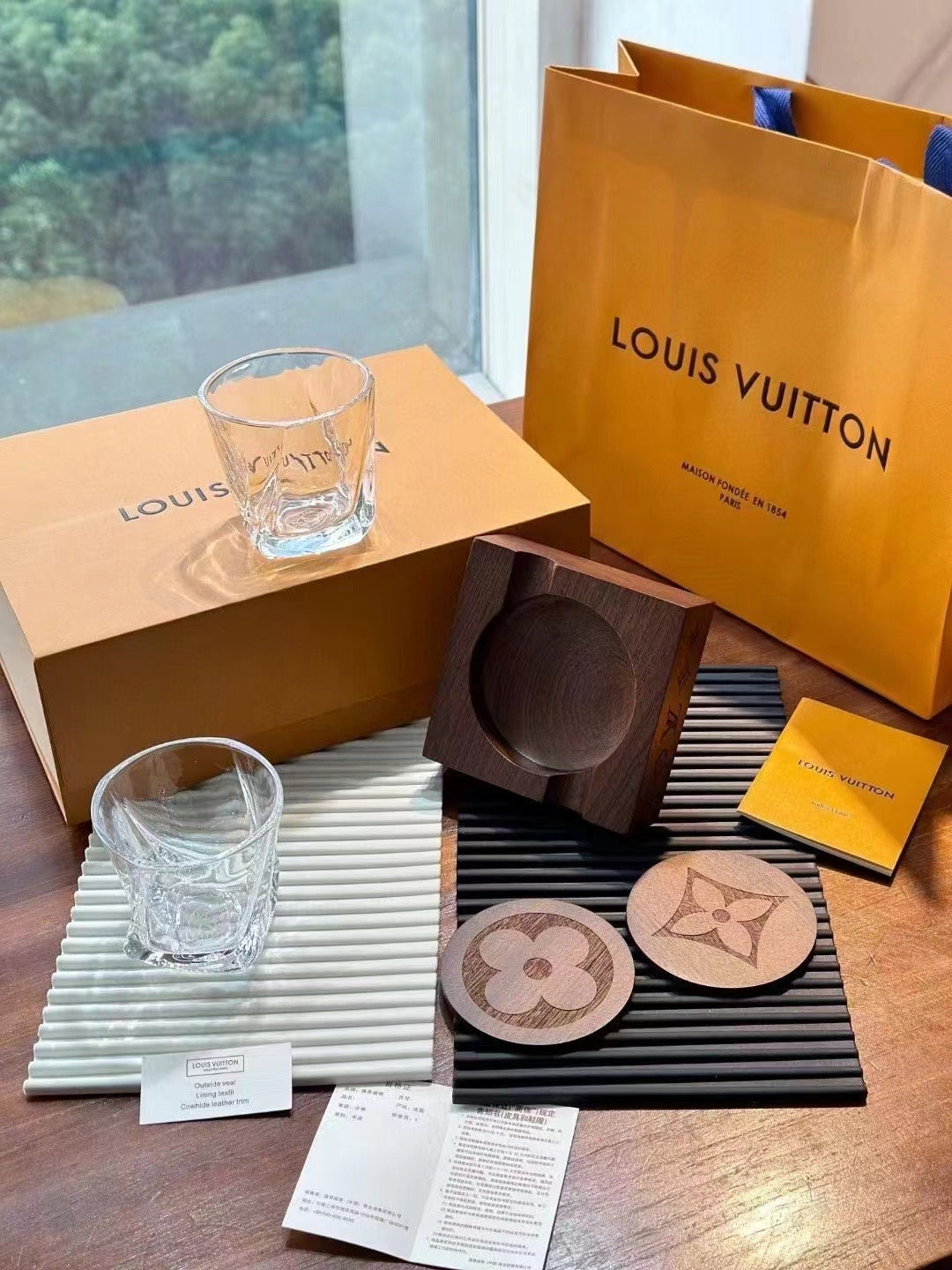 CUSTOM LV CUPS WITH COASTER SET