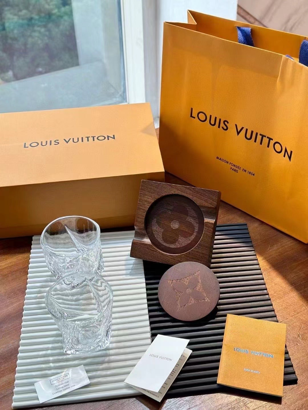 CUSTOM LV CUPS WITH COASTER SET