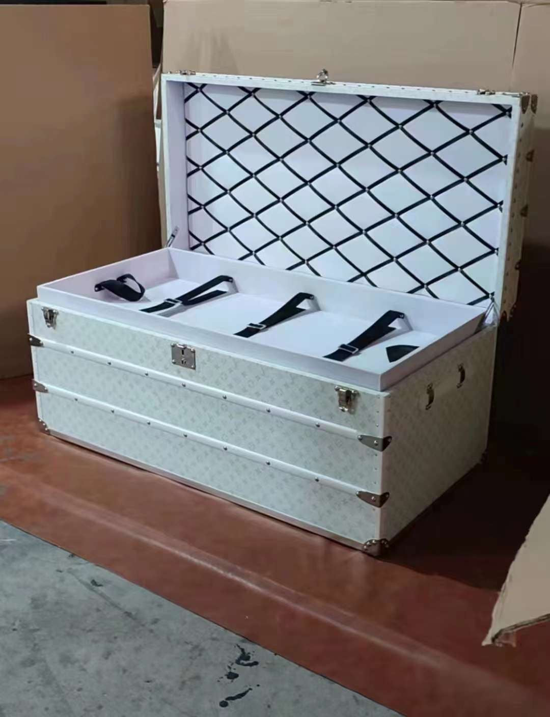 CUSTOM LV WHITE TRUNK