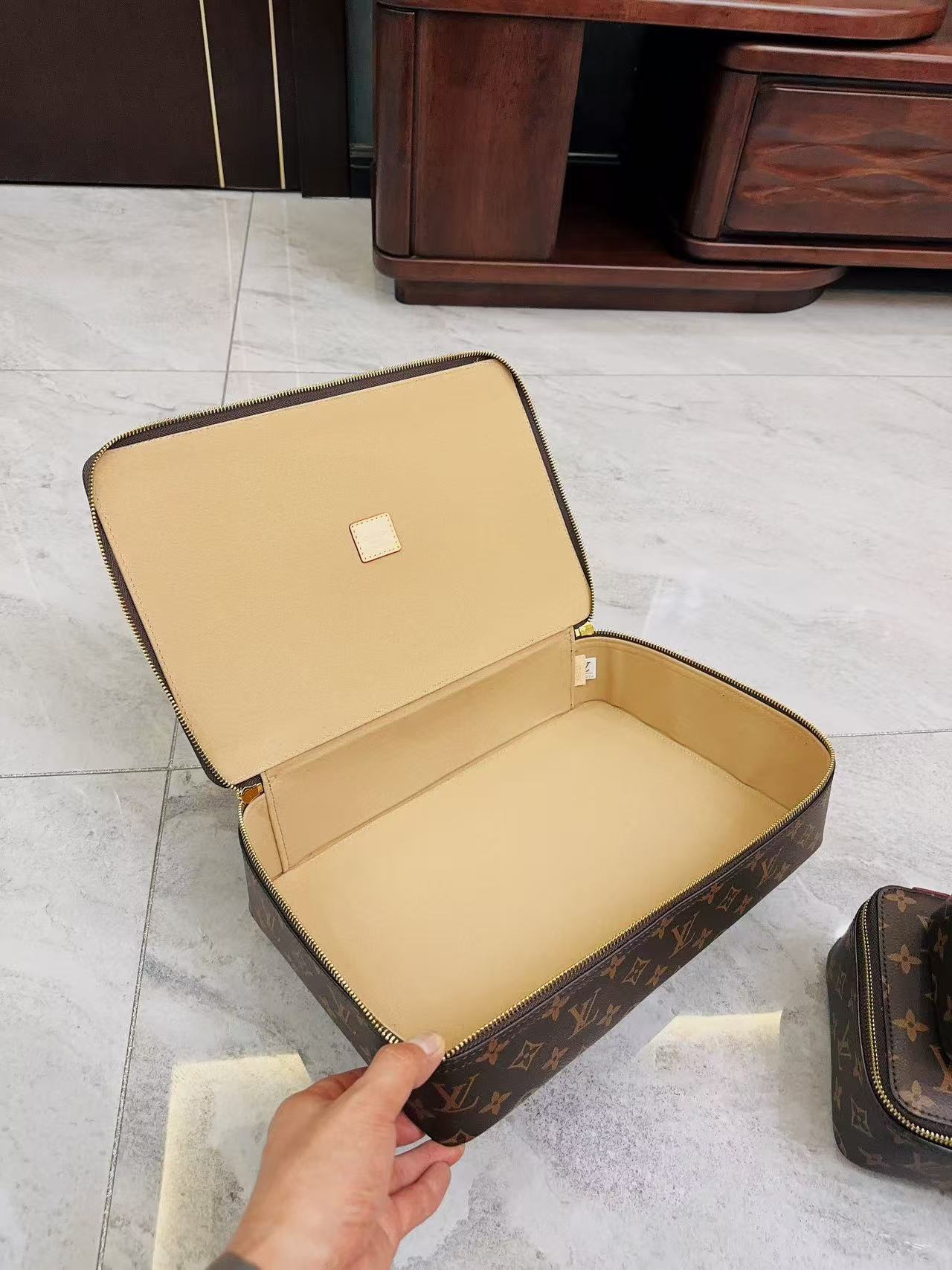CUSTOM LV MAKE UP 3 IN 1 POUCH SET (BROWN INTERIOR)